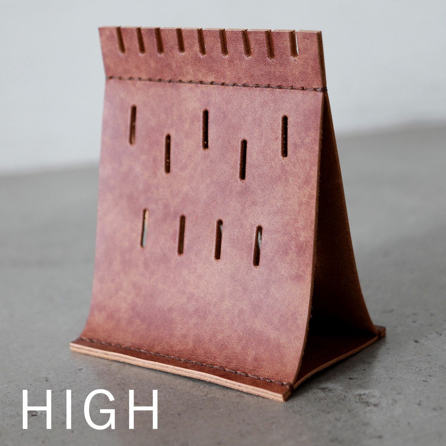 KAKURA（カクラ） レザーアクセサリーホルダー tent LOW
